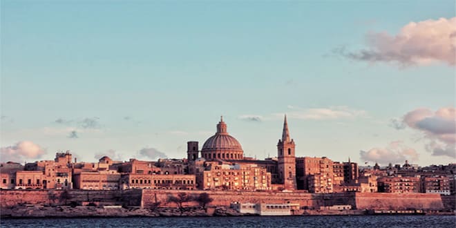 Vista hroziontal da cidade de Valletta em Malta
