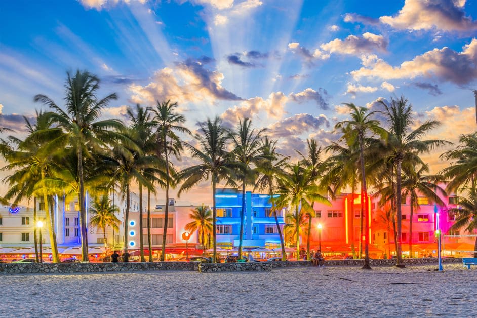 Pôr do sol na praia de Miami Beach a tarde