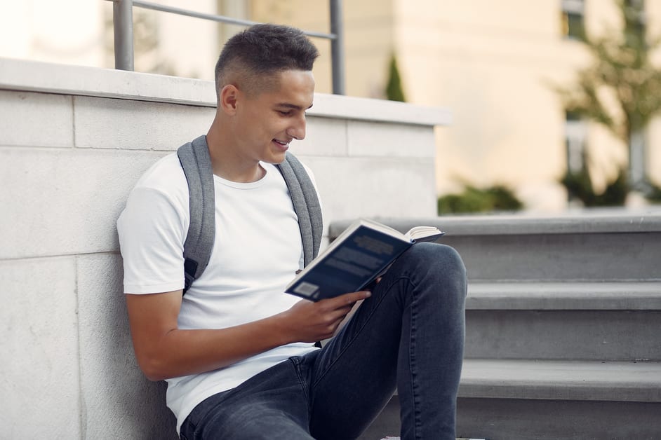 Como aprender inglês em um mês em 2025?