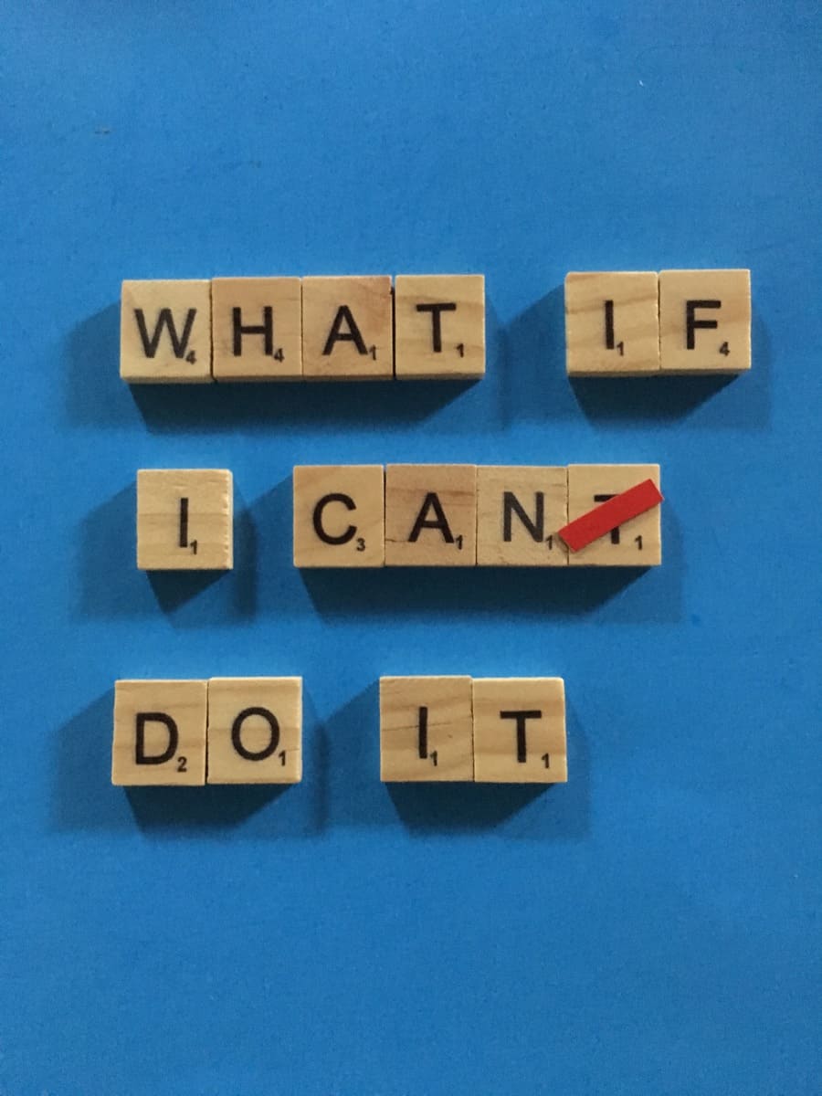 frase what if I can do it em cubos de madeira