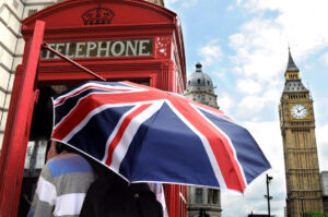 guarda chuva em frente telefone da inglaterra