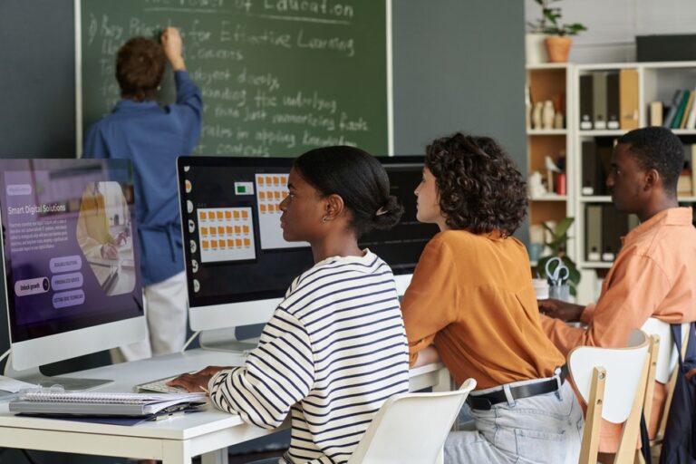 Intercâmbio Santander: Como funcionam as bolsas para universitários?