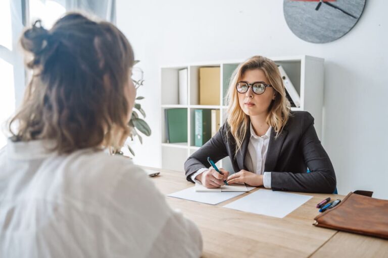 Perguntas em inglês para entrevista: 5 exemplos e como responder corretamente