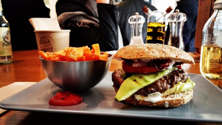 Food: O Que É, Como Traduzir e Principais Alimentos em Inglês