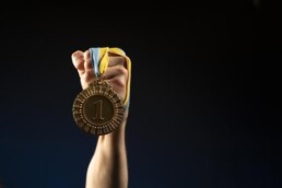 medalha de primeiro lugar no fundo preto