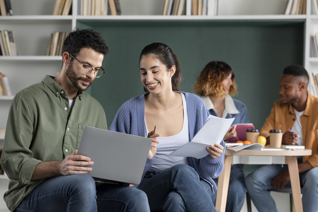 O que é speak em inglês: significado, uso e exemplos