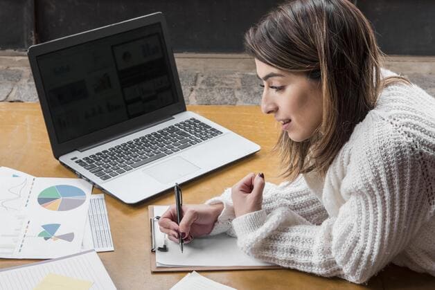Ativos e passivos em inglês: descubra significados e a tradução contábil