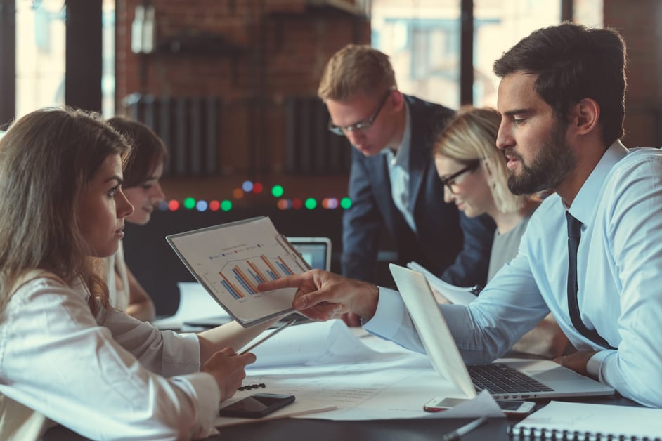 Por que As Empresas Procuram Profissionais Bilíngues?