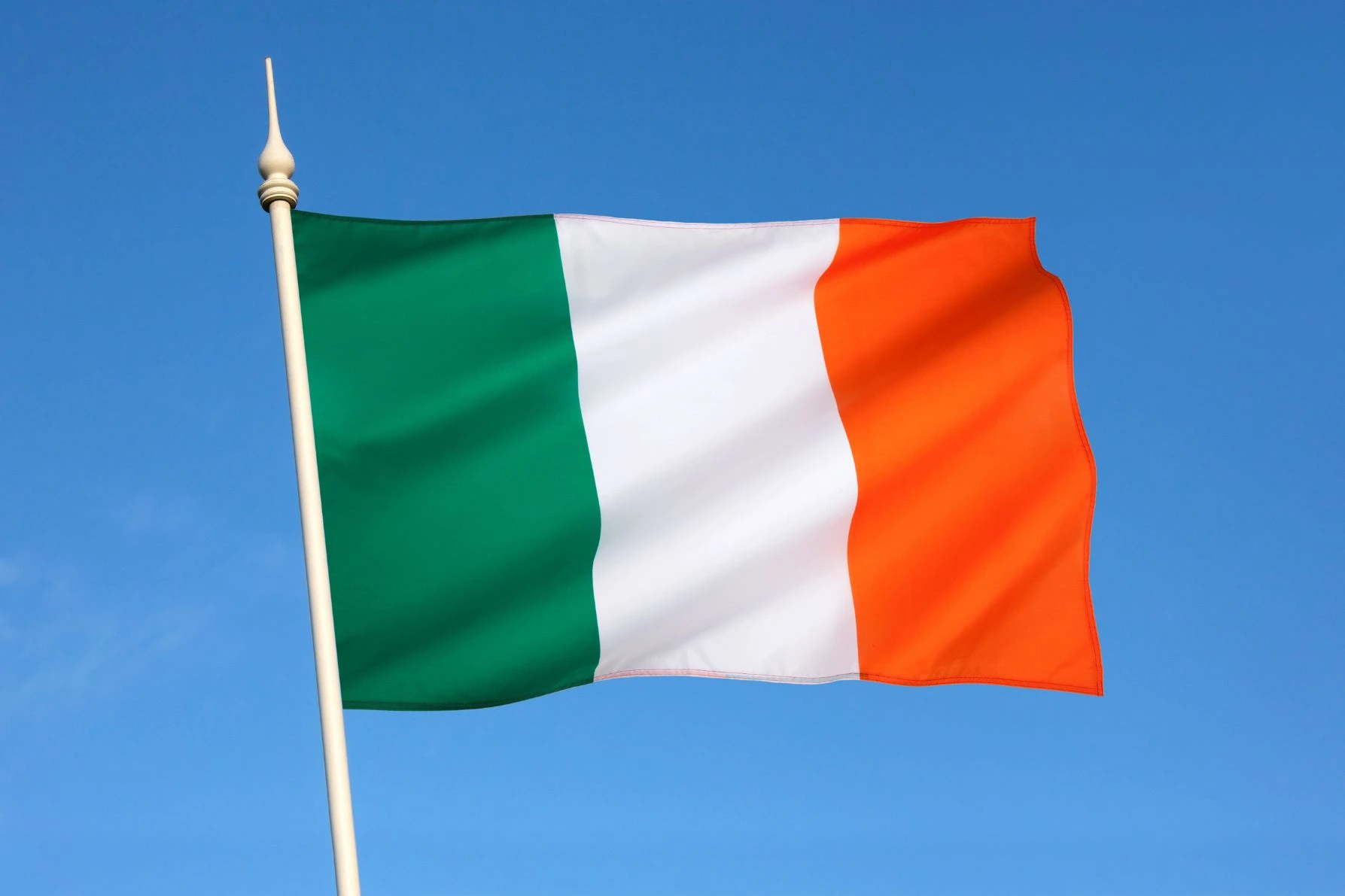 Bandeira da Irlanda hasteada